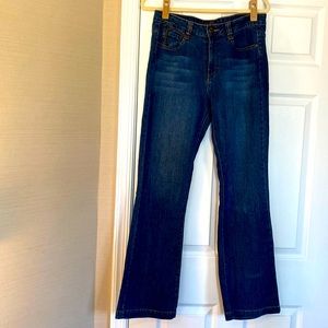 Kikit Jeans size 8 by Maurice’s. Wide leg. Leatherette pocket details.